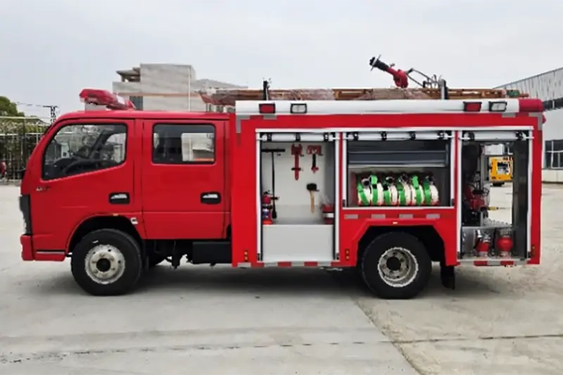 Dry Powder And Foam Combined Fire Truck