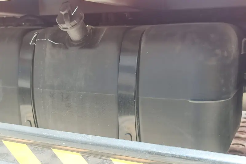 Swing Arm Garbage Truck