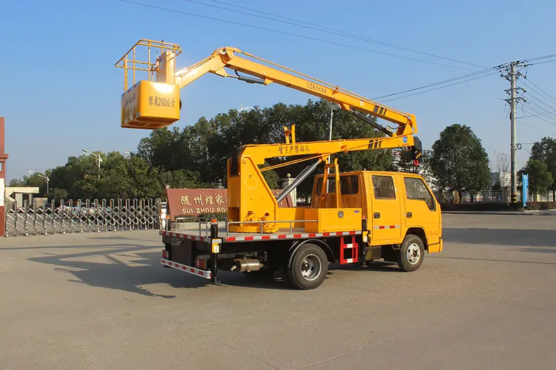Medium Articulating Boom Work Truck