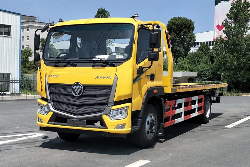 Reddingsvoertuig op de weg